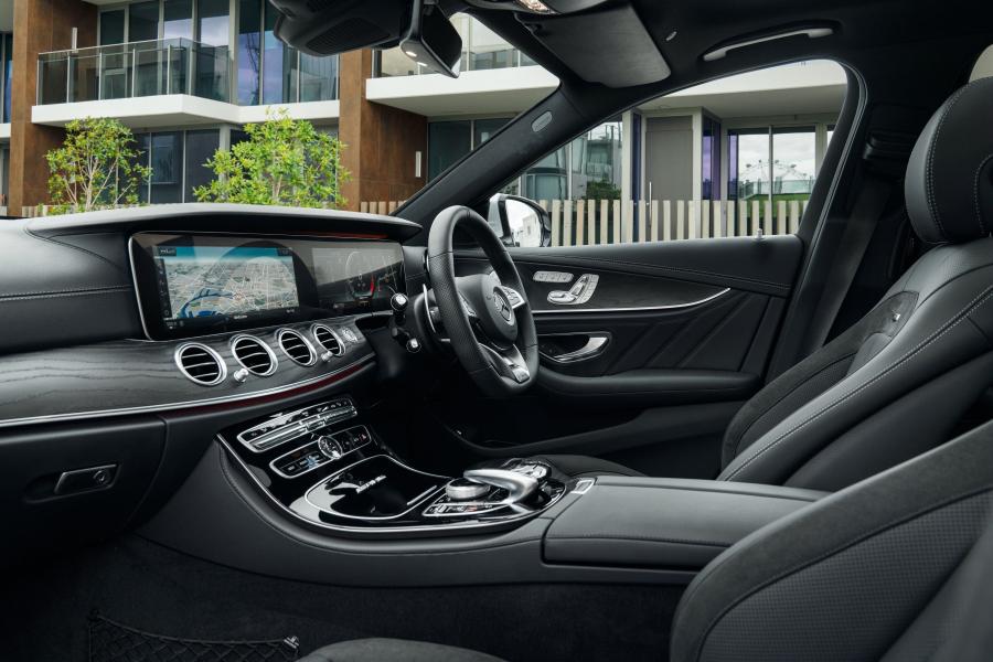 Интерьер Mercedes-AMG E63 4Matic+ (W213) 2017 года  (AU) (фото 32 из 40)